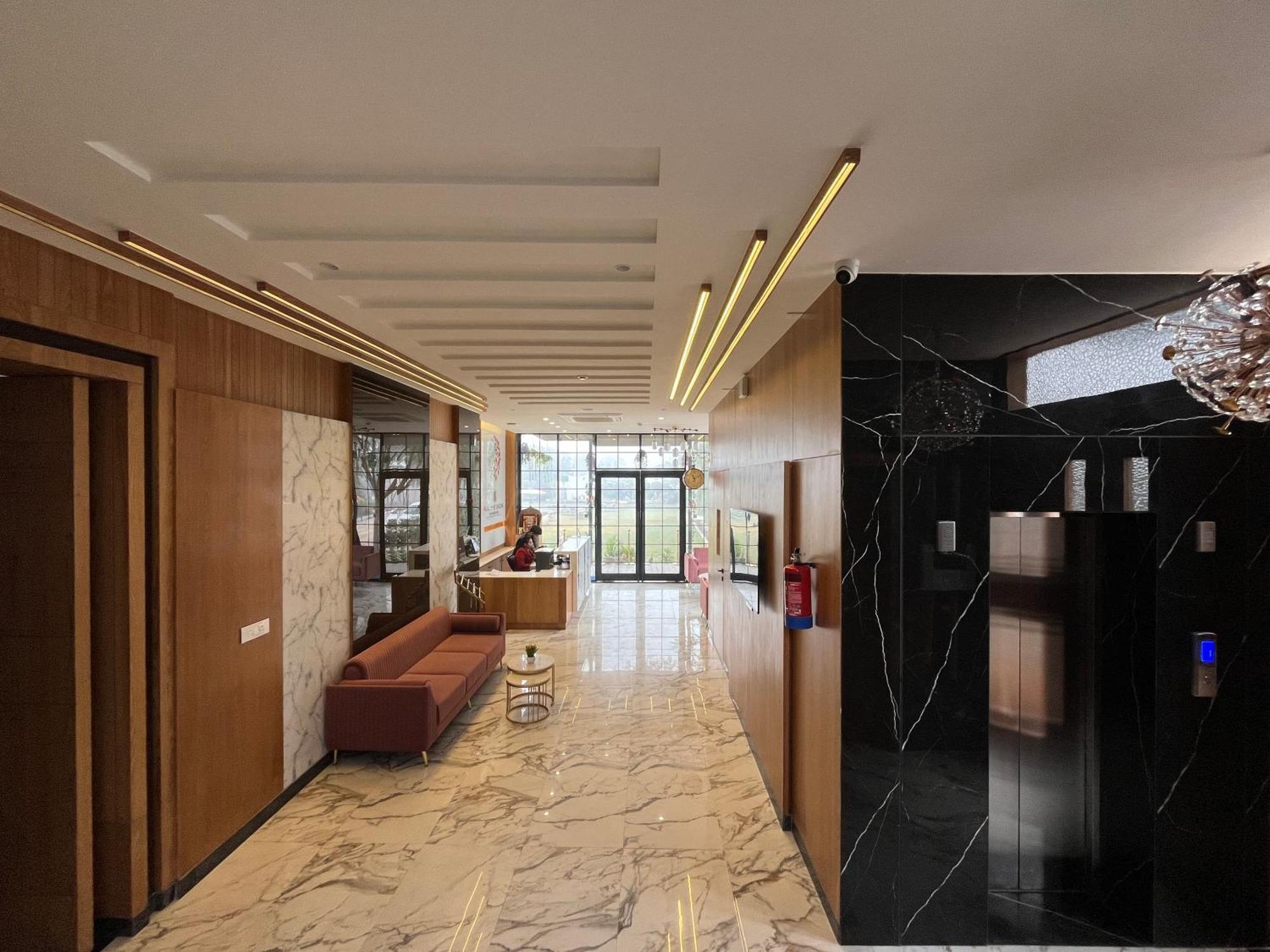 Hotel Three Seasons Вріндаван Екстер'єр фото